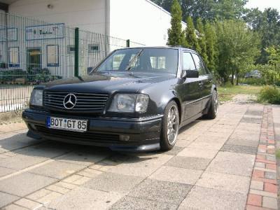 Mercedes-124-W-E-300-24-V-xgeK.jpg